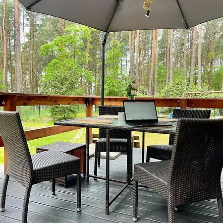 Urocza Chatka W Lesie Nad Woda Skubianka Exterior foto