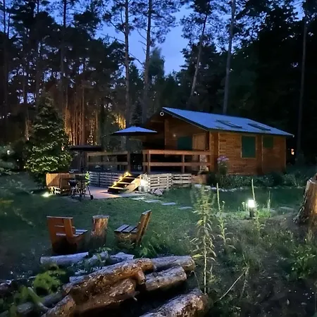 Urocza Chatka W Lesie Nad Woda Skubianka Exterior foto