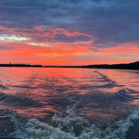 Urocza Chatka W Lesie Nad Woda Skubianka Exterior foto